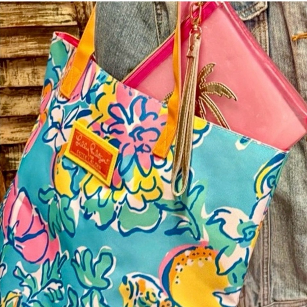 Lilly Pulitzer Floral Tote AND Lilly Clear Pink Wristlet w Palm Trees NEW &NICE🌸